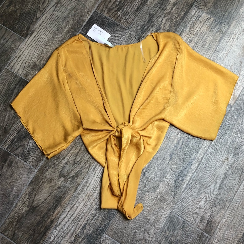 TIE CROP TOP